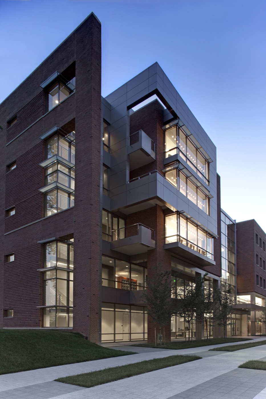 FDA Building 32 houses the Office of the Commissioner and the Office of Regulatory Affairs. The FDA campus is located at 10903 New Hampshire Ave., Silver Spring, MD 20993
