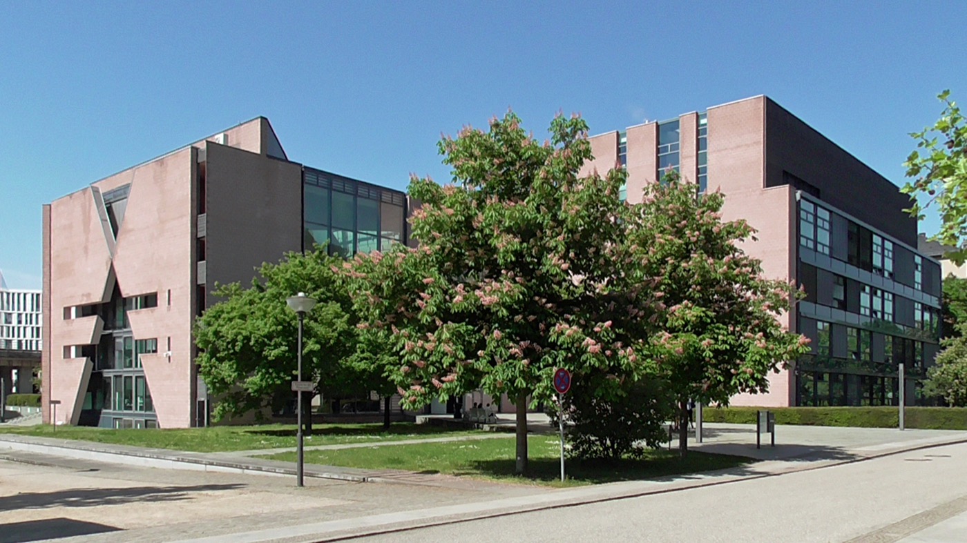 Max Planck-Institut für Infektionsbiologie, Deutsches Rheuma-Forschungszentrum auf dem Campus der Charité Mitte. Campusadresse Virchowweg 12. Das Gebäude wurde von 1997 bis 2000 er